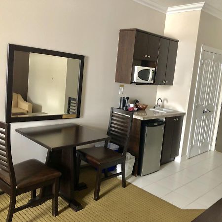Ramada By Wyndham Cold Lake Luaran gambar