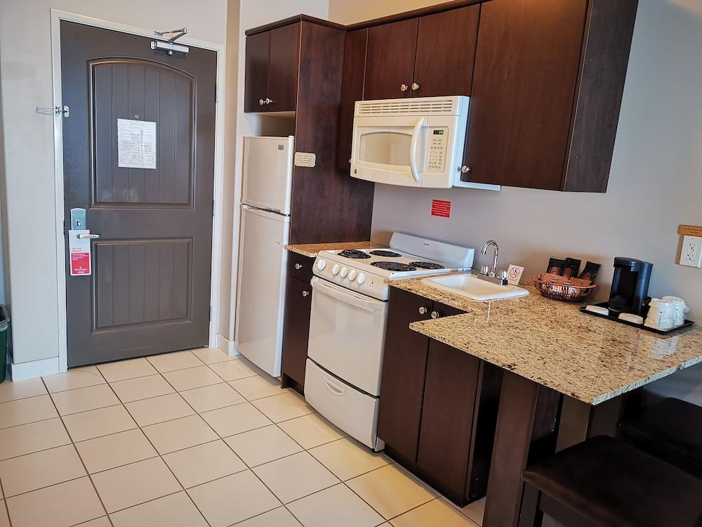 Ramada By Wyndham Cold Lake Luaran gambar