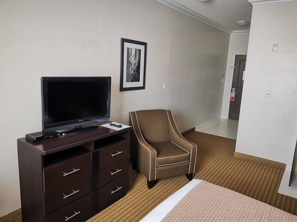 Ramada By Wyndham Cold Lake Luaran gambar