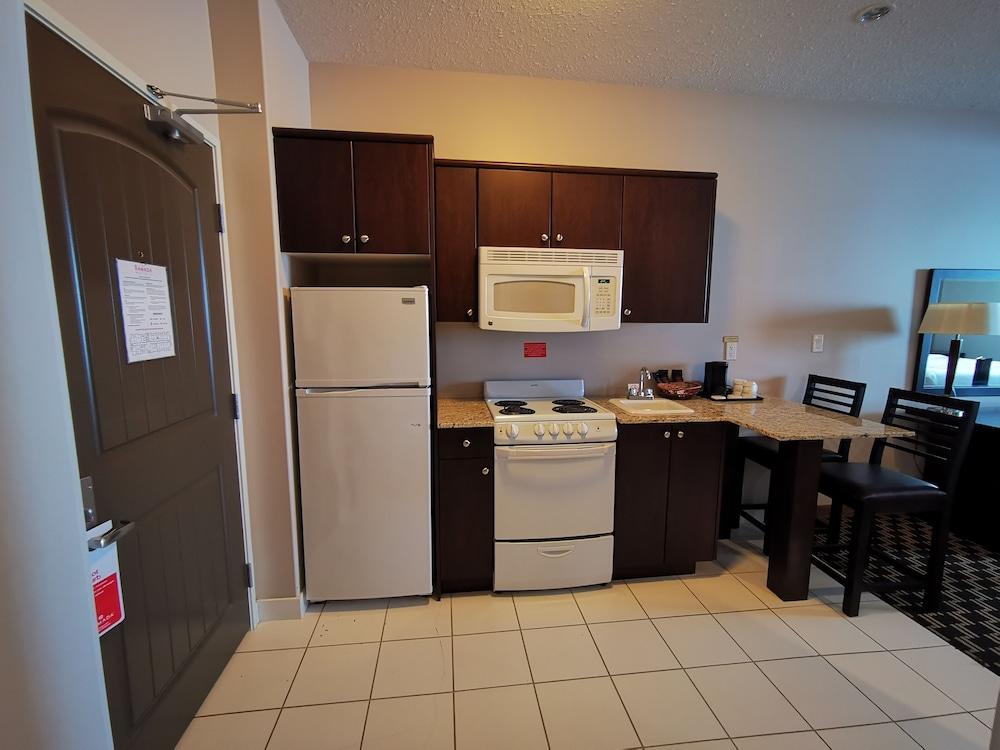 Ramada By Wyndham Cold Lake Luaran gambar