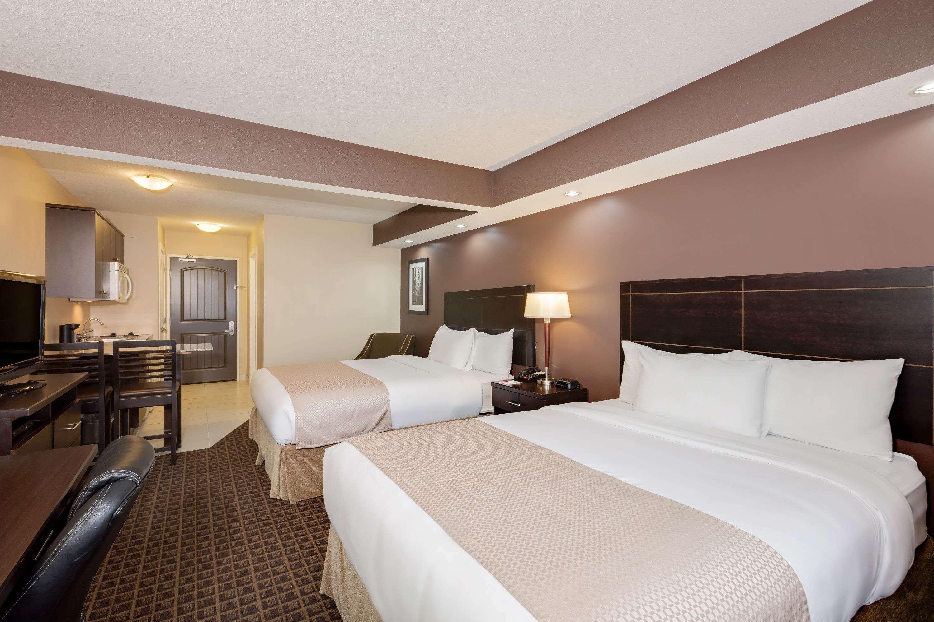 Ramada By Wyndham Cold Lake Luaran gambar