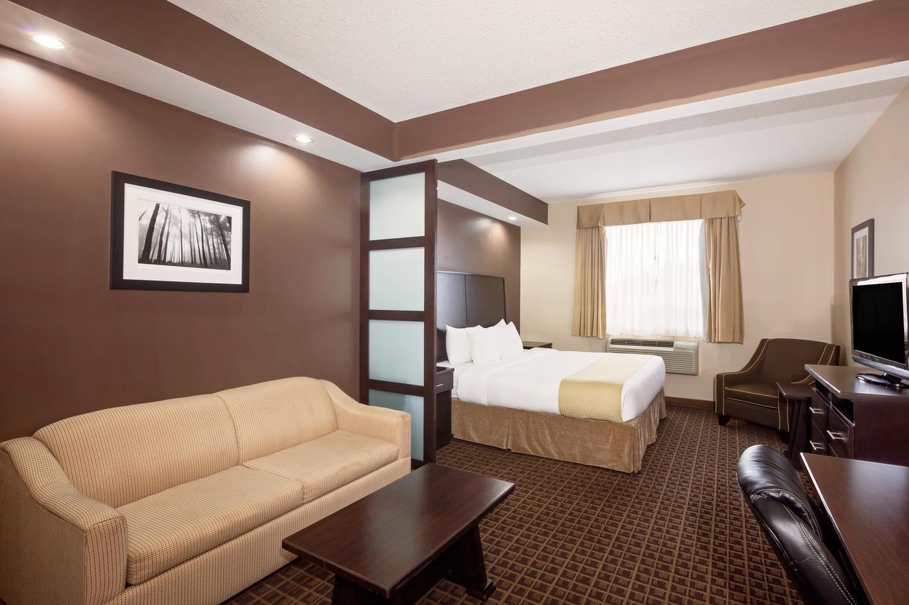 Ramada By Wyndham Cold Lake Luaran gambar