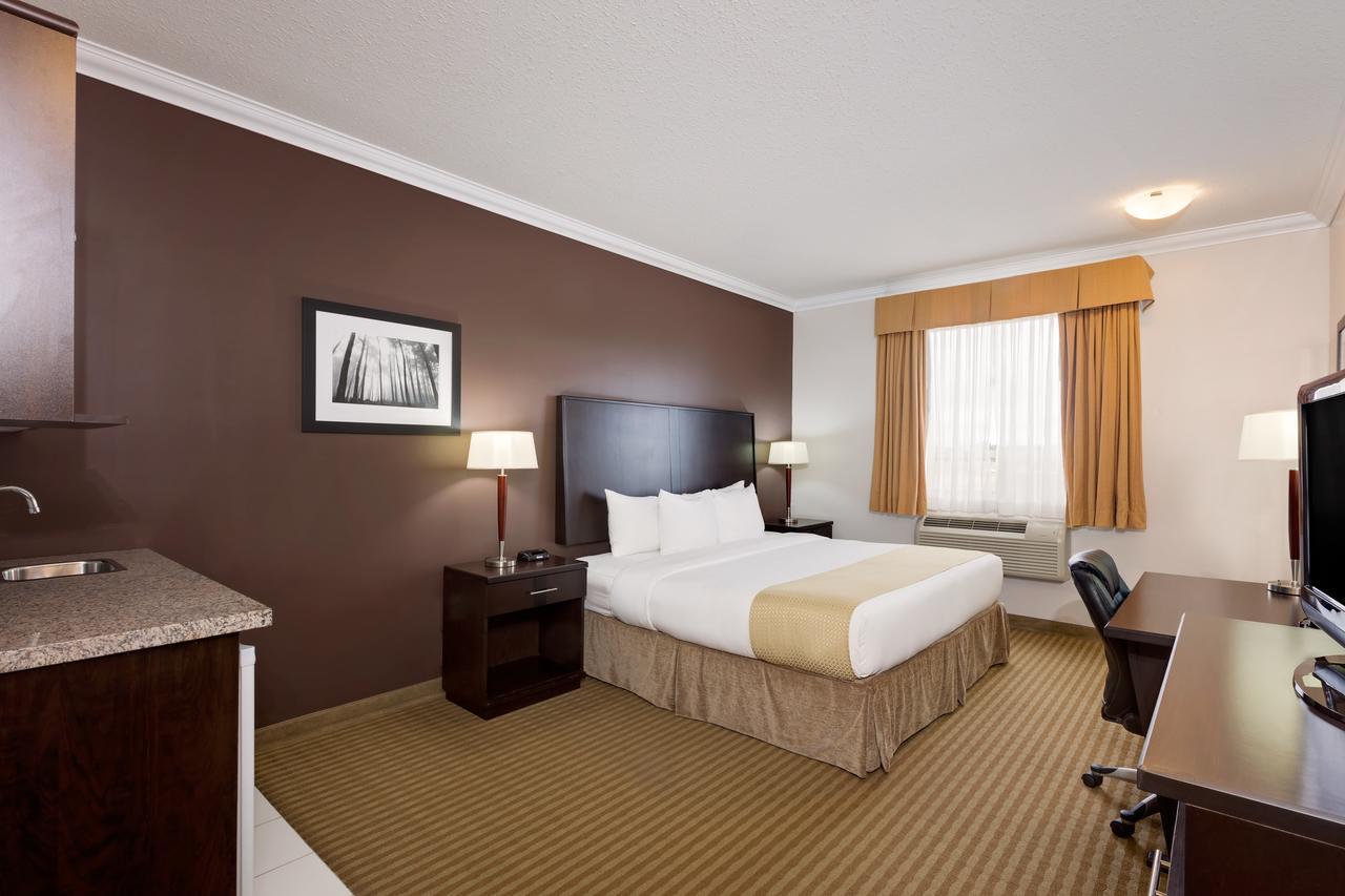 Ramada By Wyndham Cold Lake Luaran gambar
