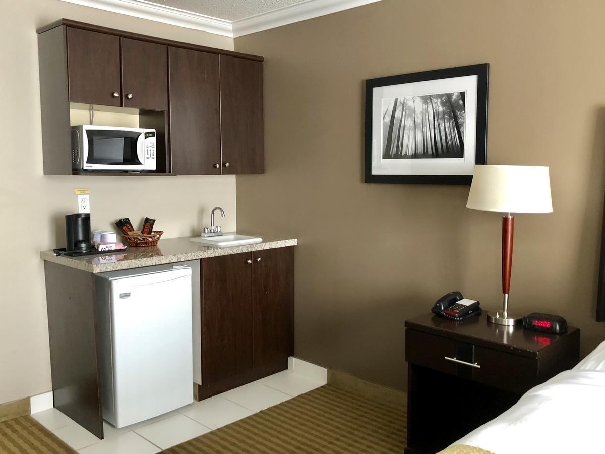 Ramada By Wyndham Cold Lake Luaran gambar