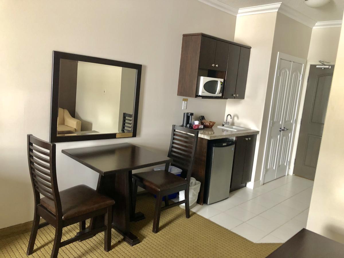 Ramada By Wyndham Cold Lake Luaran gambar