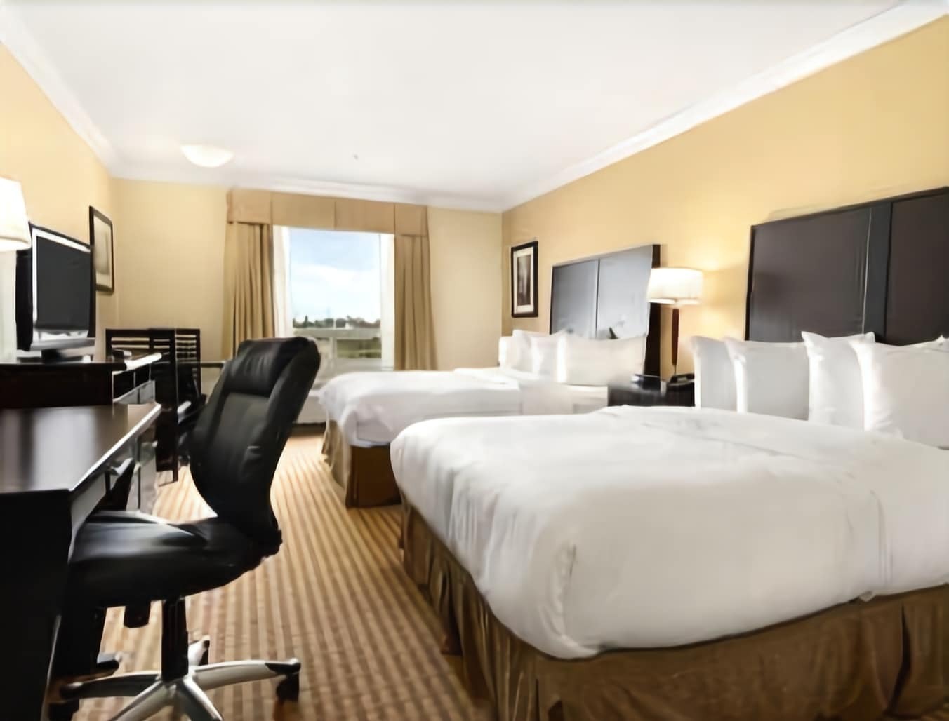 Ramada By Wyndham Cold Lake Luaran gambar