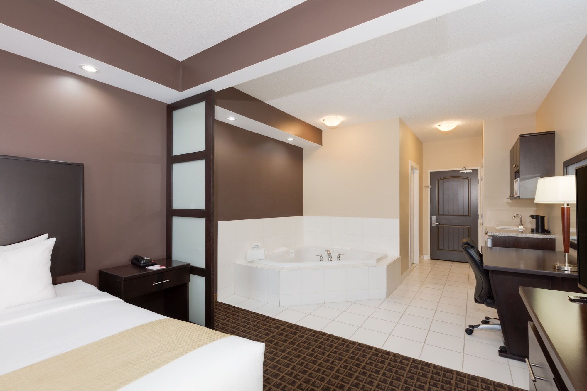 Ramada By Wyndham Cold Lake Luaran gambar