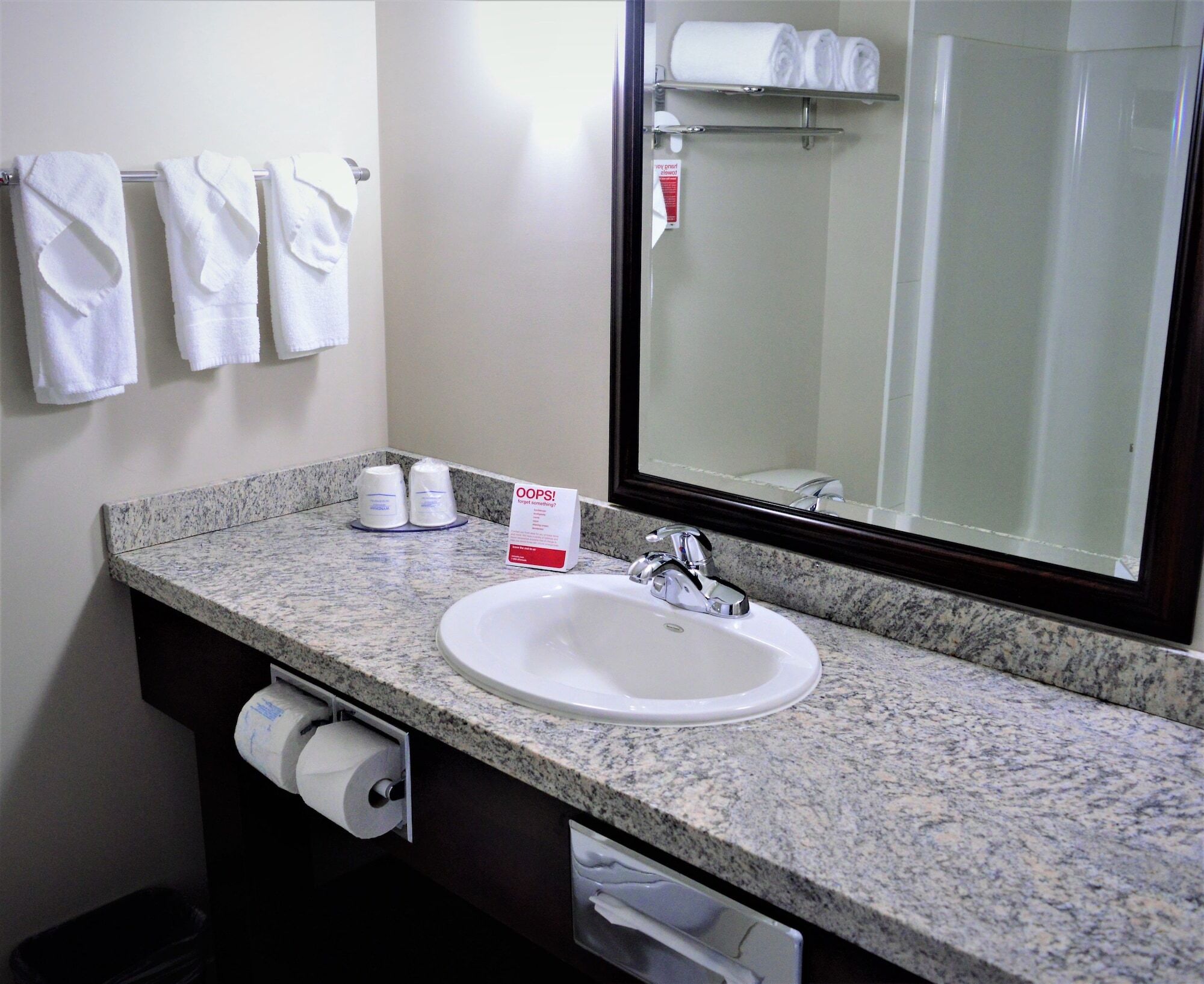 Ramada By Wyndham Cold Lake Luaran gambar