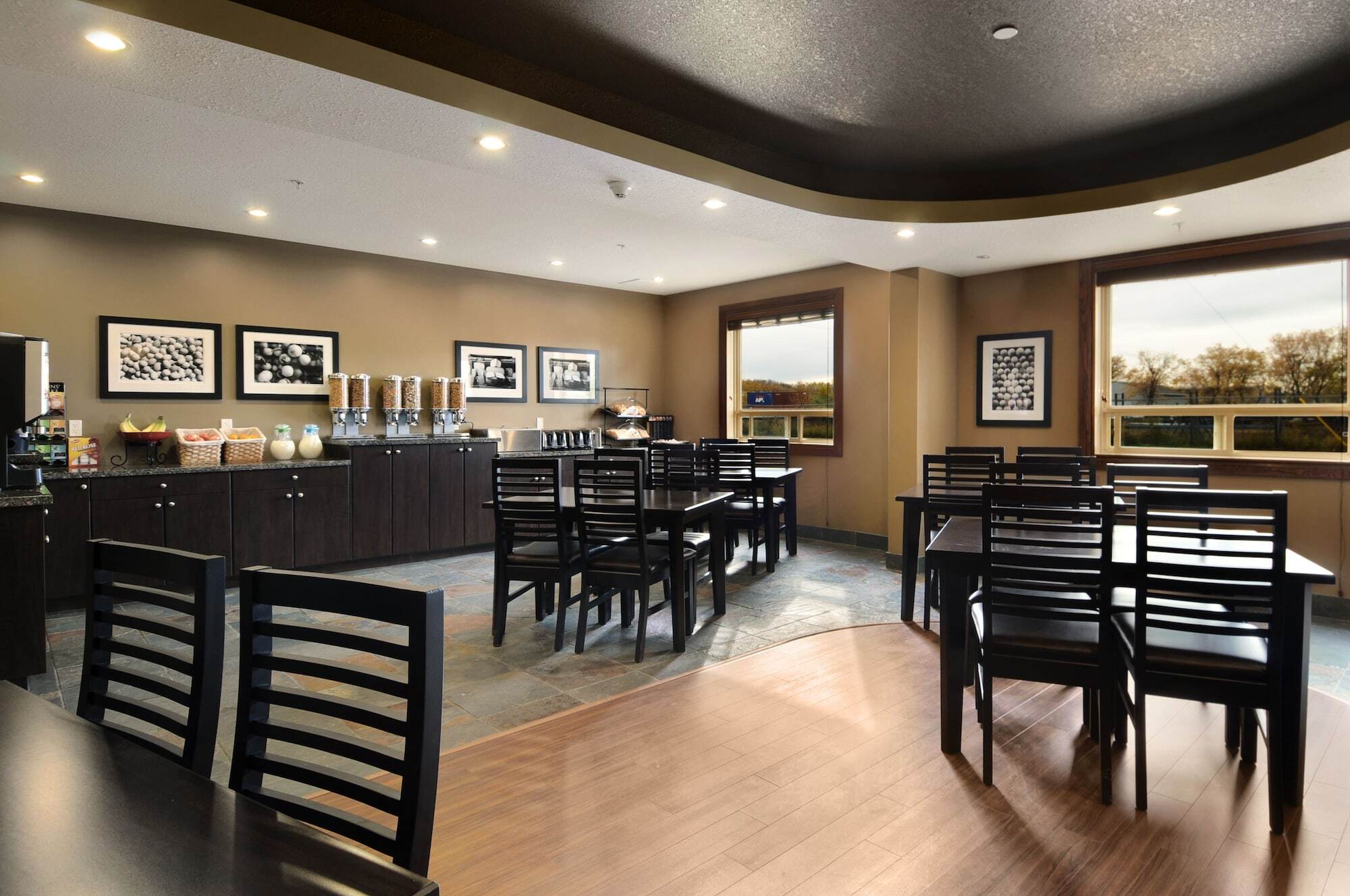 Ramada By Wyndham Cold Lake Luaran gambar